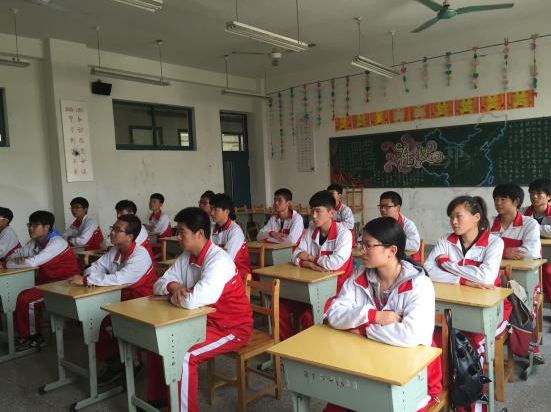 汽車系落實儀表規(guī)范，提升學(xué)生精神面貌