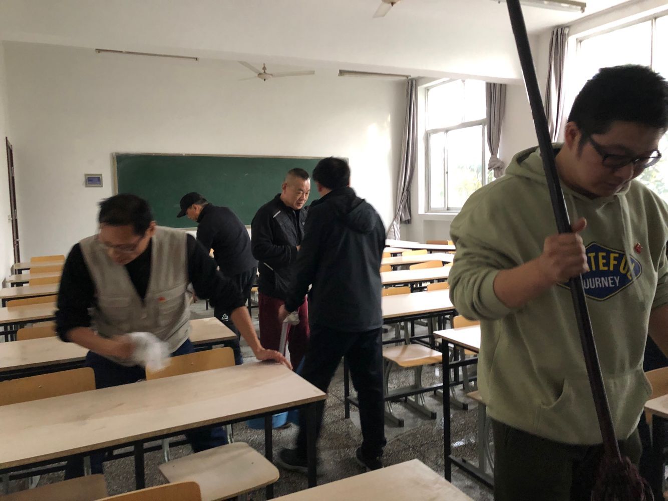 服務(wù)群眾，從身邊小事做起 ——記遠程開放教育學院黨支部志愿服務(wù)活動