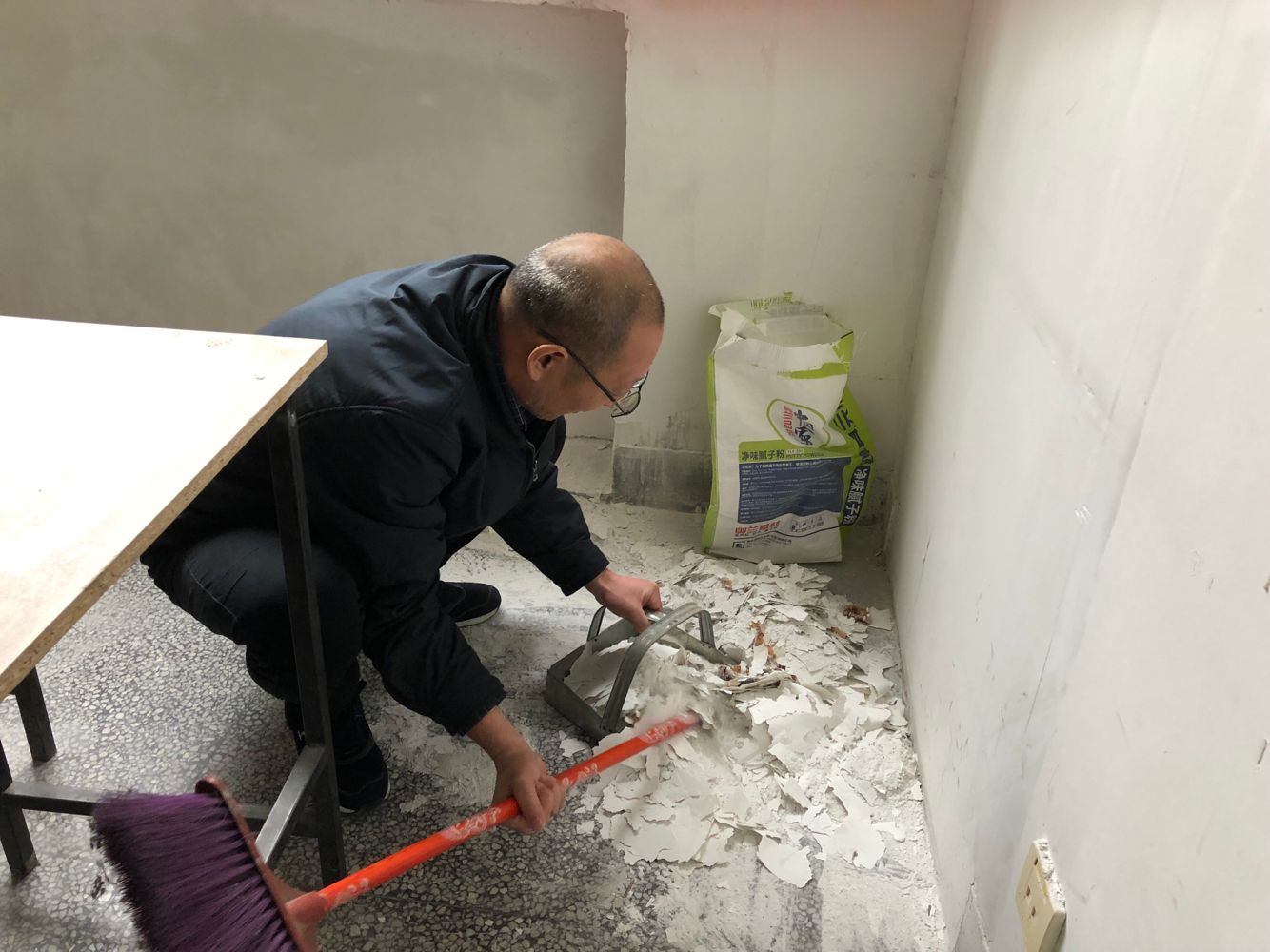服務(wù)群眾，從身邊小事做起 ——記遠程開放教育學院黨支部志愿服務(wù)活動