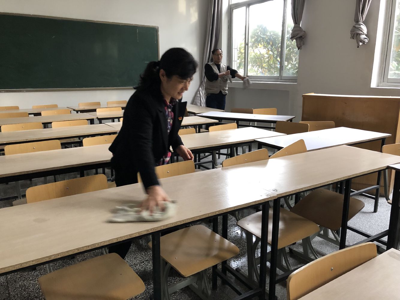 服務(wù)群眾，從身邊小事做起 ——記遠程開放教育學院黨支部志愿服務(wù)活動