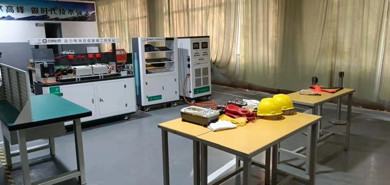 校黨委書記、校長(zhǎng)石月榮到汽車工程學(xué)院慰問省賽集訓(xùn)師生